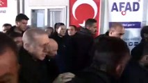 Depreme Kahramanmaraş'ta yakalanan Erdoğan vatandaşlara moral ziyareti gerçekleştirdi!