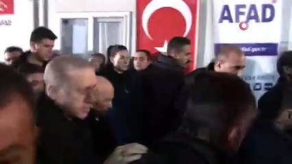 Depreme Kahramanmaraş'ta yakalanan Erdoğan vatandaşlara moral ziyareti gerçekleştirdi!