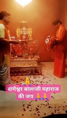 Скачать видео: Bageshwar बागेश्वर धाम पीठाधीश्वर श्री धीरेन्द्र कृष्ण जी आरती करते हुए।#bageshwar #बागेश्वर #bageshwar dham sarkar, #Bageshwar dham