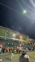 Chuva no Mercado dos Pinhões dispersa foliões