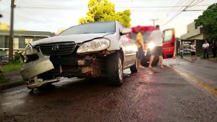 Motociclista fica ferida em colisão entre carro e moto no Periolo