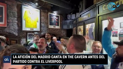 La afición del Madrid canta en The Cavern antes del partido contra el Liverpool