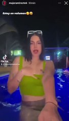 'Juanchi' presume sus curvas en traje de baño