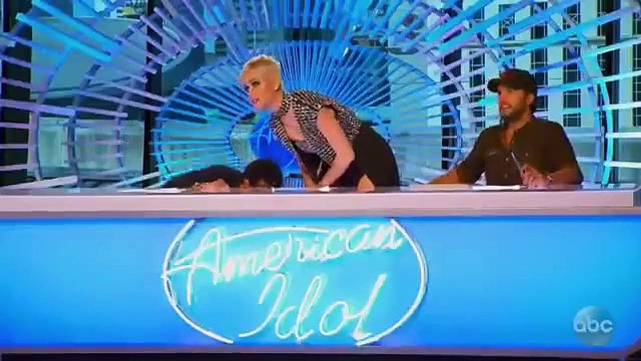 The Joel McHale Show with Joel McHale - Se1 - Ep06 - The Ignored Handshake HD Watch