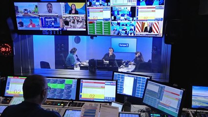 Depuis Rungis, Emmanuel Macron maintient qu'il «faut travailler un peu plus longtemps»