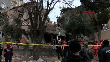 ANTAKYA'DA YIKILAN BİNANIN ENKAZINDA ARAMA ÇALIŞMALARI SÜRÜYOR