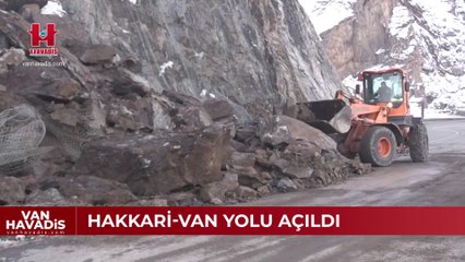 Kaya parçaları nedeniyle kapanan Hakkari-Van yolu açıldı