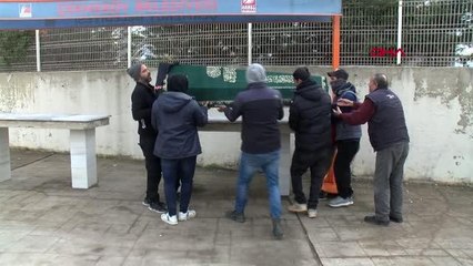 ÇEKMEKÖY'DE EŞİNİ BIÇAKLAYARAK ÖLDÜRDÜ, ANNESİNİ YARALADI