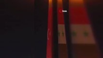 İran'ın en yüksek kulesi, depremde hayatını kaybedenlerin anısına Türk bayrağıyla aydınlatıldı