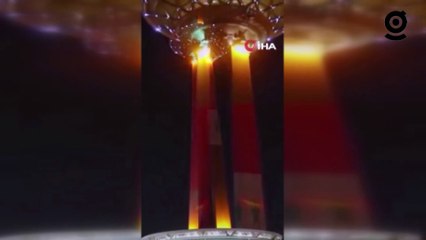 İran'ın en yüksek kulesi, depremde hayatını kaybedenlerin anısına Türk bayrağıyla aydınlatıldı