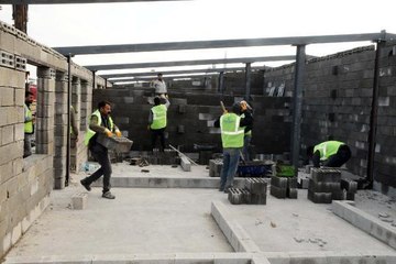 İSLAHİYE'DE DEPREMZEDELER İÇİN BRİKET VE PREFABRİK EVLER YAPILIYOR