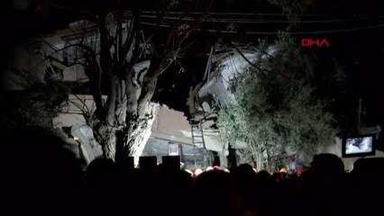 ANTAKYA'DA EŞYA ALDIKLARI HASARLI BİNA HATAY DEPREMİNDE YIKILDI; 3 KİŞİ ENKAZ ALTINDA