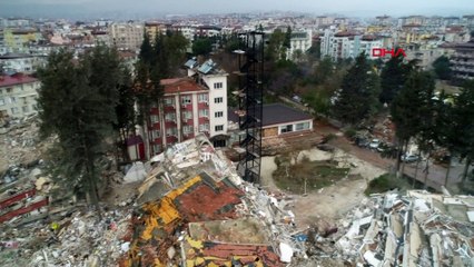 Misafirhanenin yalnızca yangın merdiveni ayakta kaldı