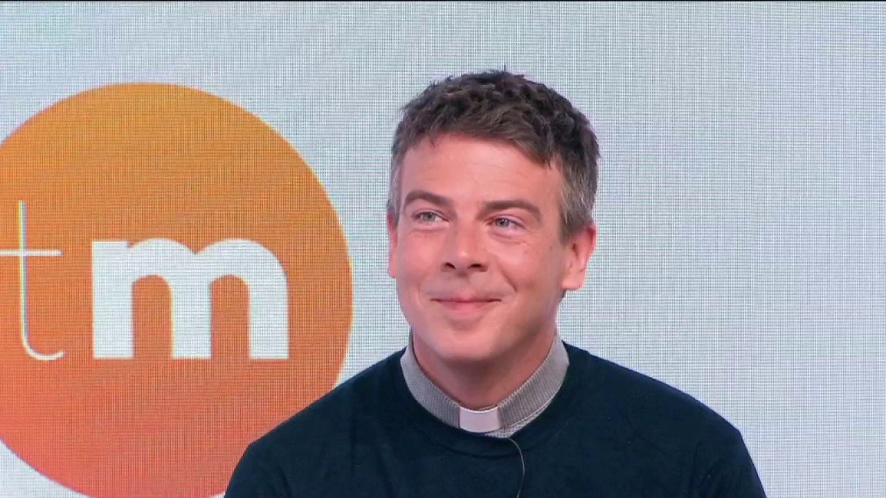 L'interview d'actualité - Père Matthieu - Vidéo Dailymotion