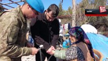 Mehmetçik, Hatay'da depremzedeleri sağlık taramasından geçiriyor