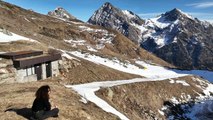 Alpi, caldo e desolate vette senza neve, lo sci su piste artificiali. Video dal drone sul Monte Rosa