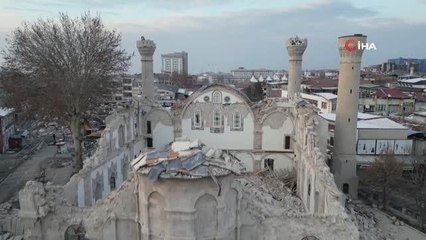 Depremin 16. gününde enkaz kaldırma çalışmalarına devam ediliyor