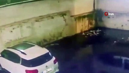 Apartmanın böyle çöktü! Çöken beton blok aracı yuttu