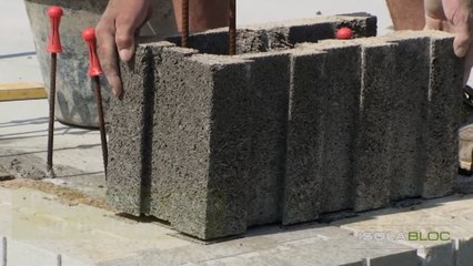 Isolabloc, el bloque aislante para construir casas como si fueran Lego y ahorrar en las facturas