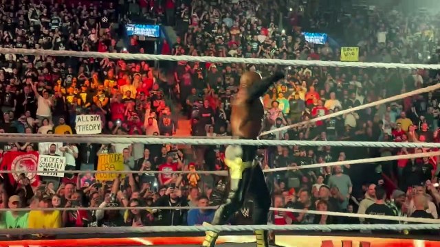 Sami Zayn, Roman Reigns, Brock Lesnar Elimination Chamber Front Row Experience!!