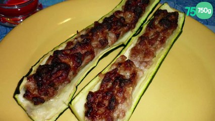 Télécharger la video: Courgettes farcies aux saucisses