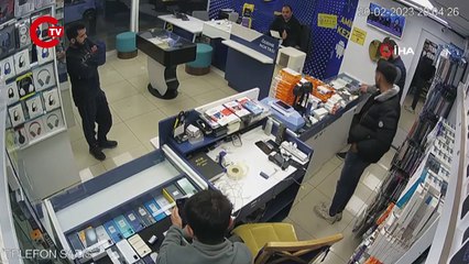 Hatay depreminde panik anları güvenlik kamerasına yansıdı