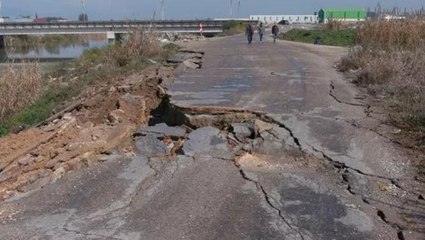 Hatay'daki depremde bazı yollar çöktü