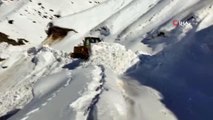 Batman'da kar yağışı nedeniyle kapanan köy yolları ulaşıma açılıyor