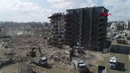 HATAY'DA MOLOZ VE ENKAZ TOPLAMA İŞLEMLERİ DEVAM EDİYOR