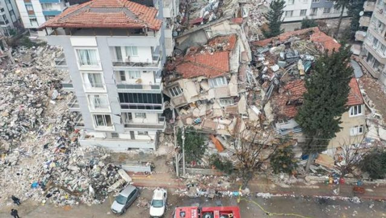 AFAD, deprem bölgesinden gelen acı haberler sonrası genelge yayımladı! Hasarlı yapılara girmek için izin şartı getirildi