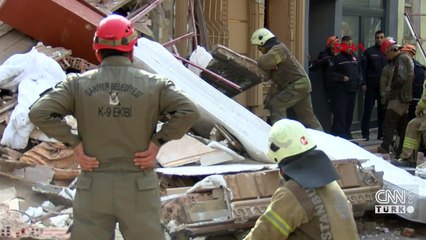 SON DAKİKA: Fatih'te 2 katlı metruk bina çöktü