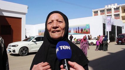 صعيدية من المنيا توجه رسالة حب للرئيس السيسي.. جميلك فوق راسنا