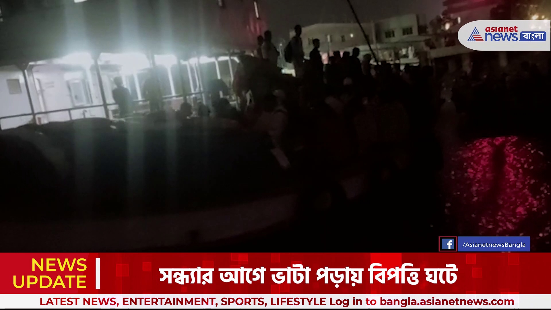 সন্ধ্যার আগে ভাটা পড়ায় বিপত্তি, মুড়ি গঙ্গা নদীর চরে আটকে গেল তিনটি যাএী বোঝাই ভেসেল