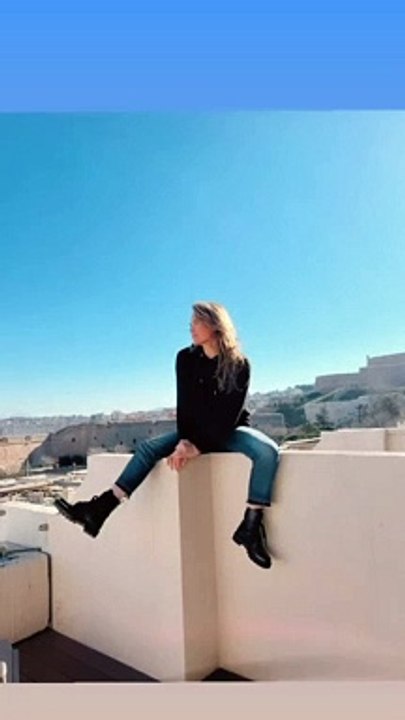 Originaire de Bretagne, Mélanie Maudran semble avoir un penchant pour le sud de la France. Sous le soleil de Marseille, elle semble plus heureuse que jamais. Mélanie Maudran