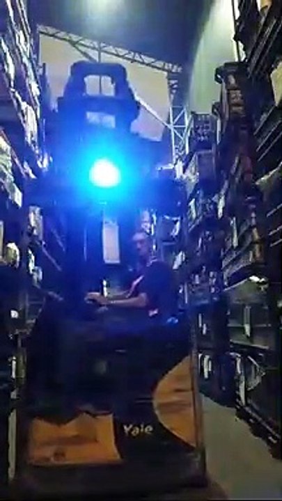 Operando Empilhadeira Eletrica Yale _ (Douglas M. 02)