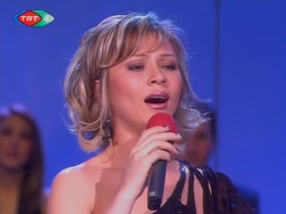 Nazlı Kanaat / Viran olan kalbimde sevgilimi özlerim