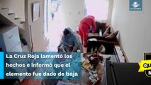 Paramédico de la Cruz Roja es captado robando a una mujer sin vida