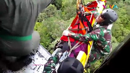 DRAMATIS! TNI Bergelantungan Evakuasi Kapolda Jambi