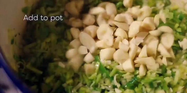 How to make Garlic Soup Italian style with crispy croutons