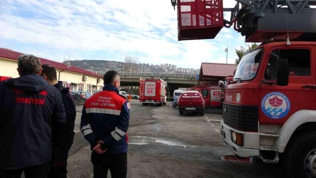 Arama kurtarma ekiplerinin enkaz altındakiler ile yaşadıkları diyaloglar duygulandırdı