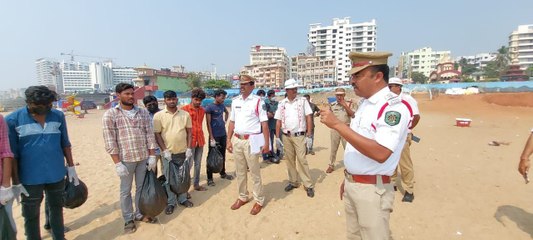 Vizag Police Good Initiative దేశం మొత్తం మన పోలీస్ ని ఫాలో అయిపోతే సరి