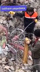 Kahramanmaraş’taki enkazda bir çanta dolusu altın kemer bulundu!