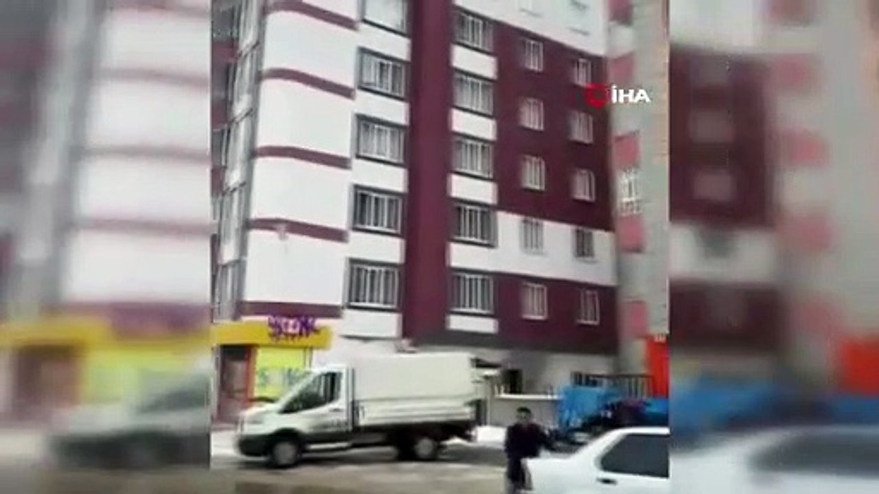 Depremin yeni görüntüleri çıktı: Binaların çatlaması, çökmesi kamerada