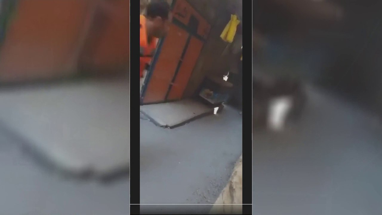 الأطقم الطبية الفلسطينية تحاول إنقاذ مصاب برصاص القوات الإسرائيلية في البلدة القديمة بنابلس