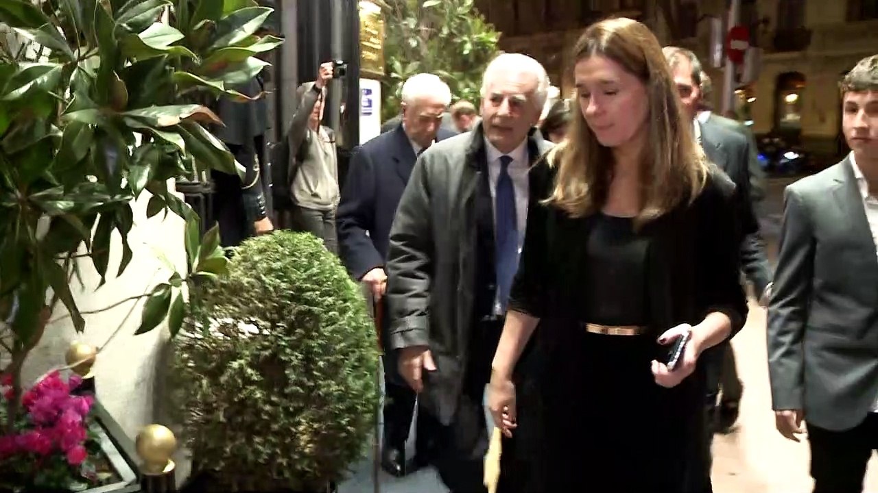 Vargas Llosa, homenajeado en Madrid y eclipsado por la ausencia de su 'mujer', Patricia Llosa