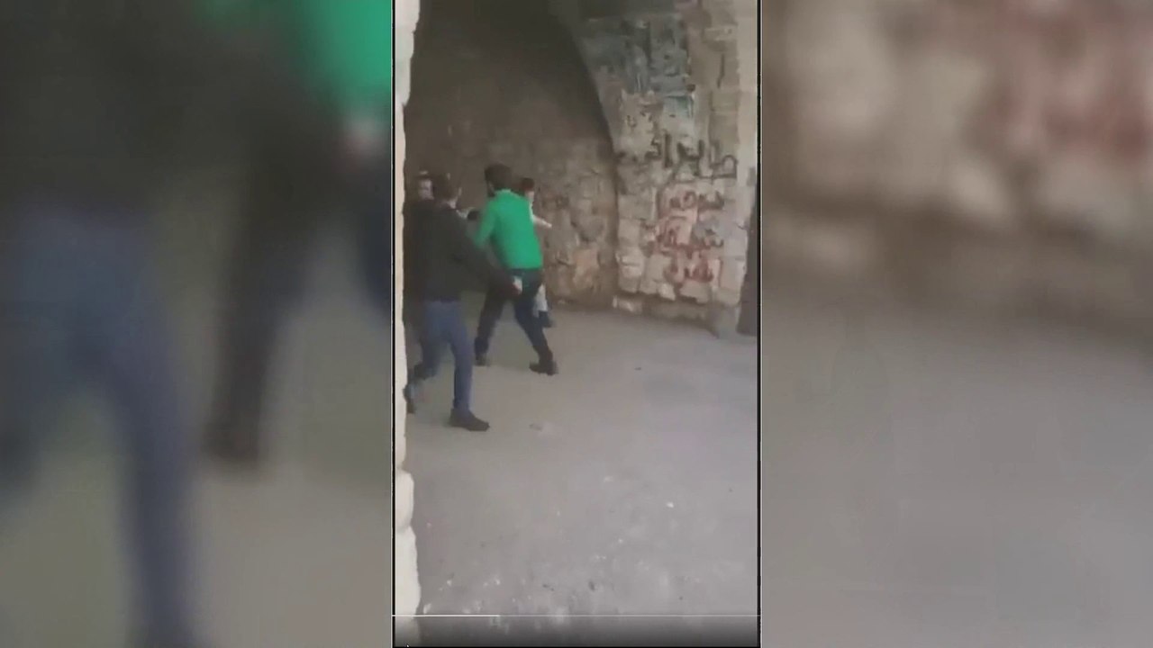 صور لنقل مصابين فلسطينيين برصاص القوات الإسرائيلية في البلدة القديمة بنابلس