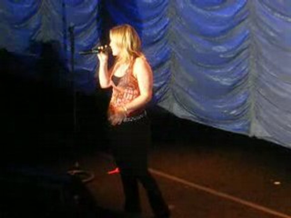 Kelly Clarkson live at Wolverhampton