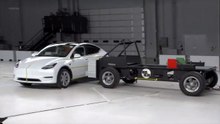 2023 Tesla Model Y – Side Impact Crash Test