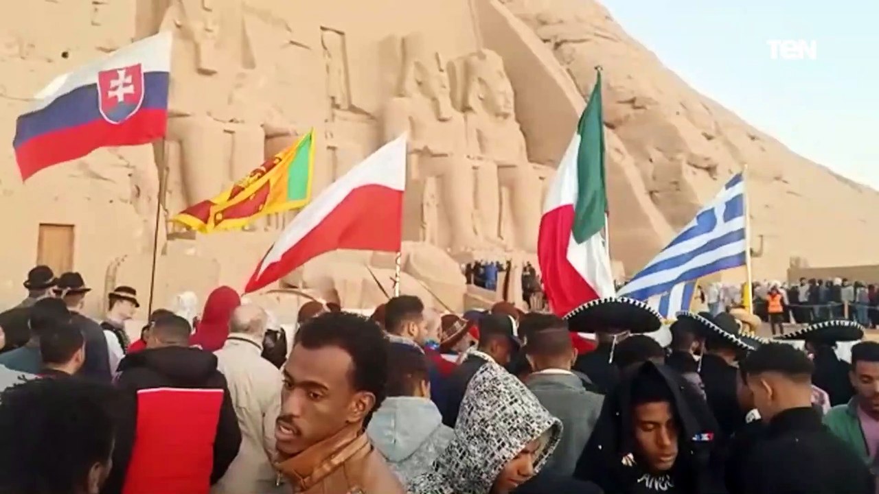 بحضور 6300 سائح وزائر ومحافظ أسوان .. الشمس تتع...