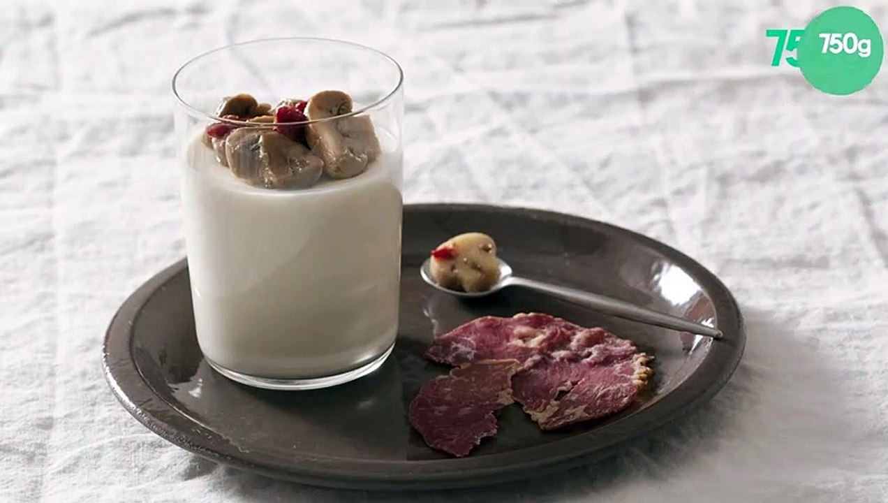 Panna cotta salée au parmesan, Champignons de Paris - aubergines grillées et poivrons et chips de coppa